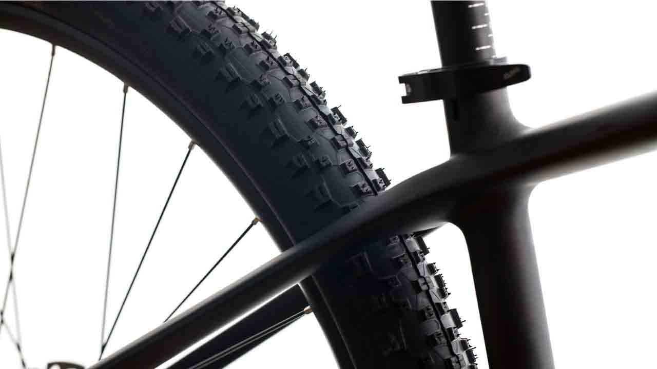 rower-karbonowy-laczenia-podsiodlowe-czarny-mtb