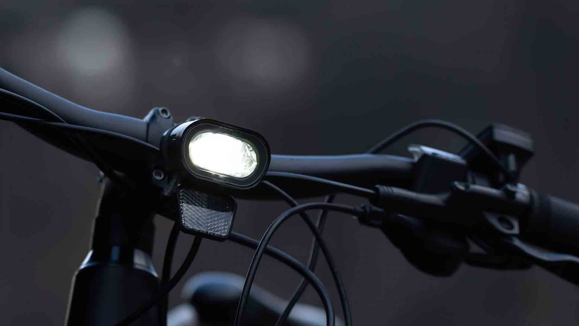 Oświetlenie rowerowe: przepisy, których nieznajomość grozi mandatem
